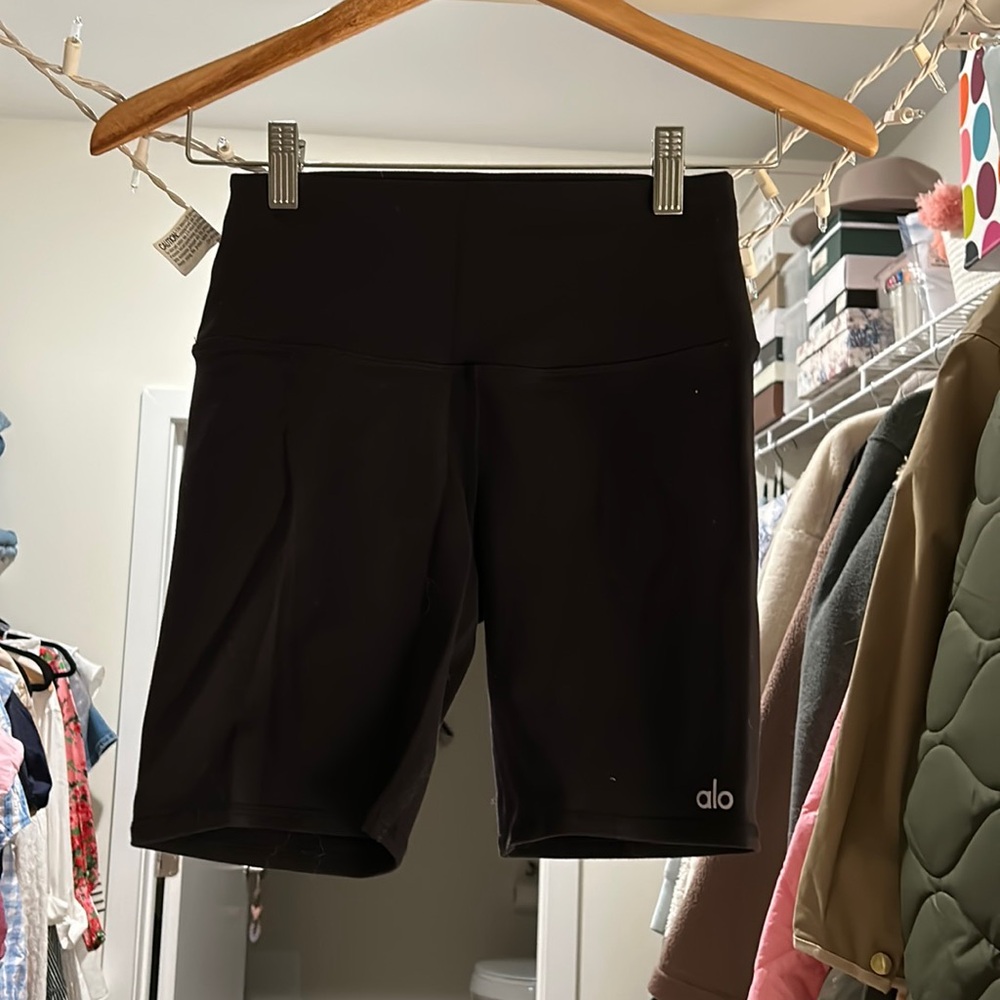 ALO yoga biker shorts S EUC
